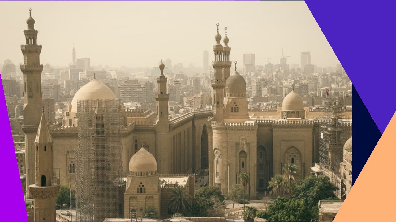 Cairo skyline with ancient mosque, guiding multinational HR compliance in Egypt.
